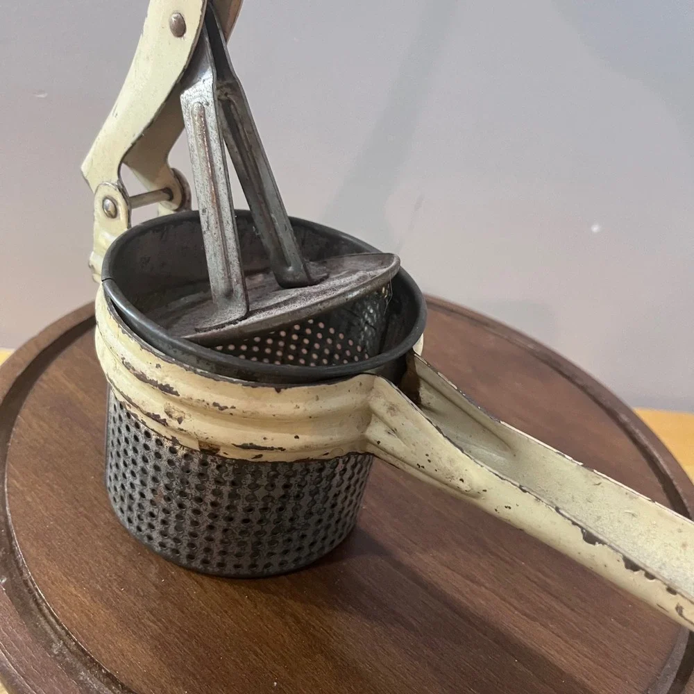 Vtg Farmhouse‎ Manual Potato Ricer Fruit Press Cream Enamel Metal Rustic Kitchen